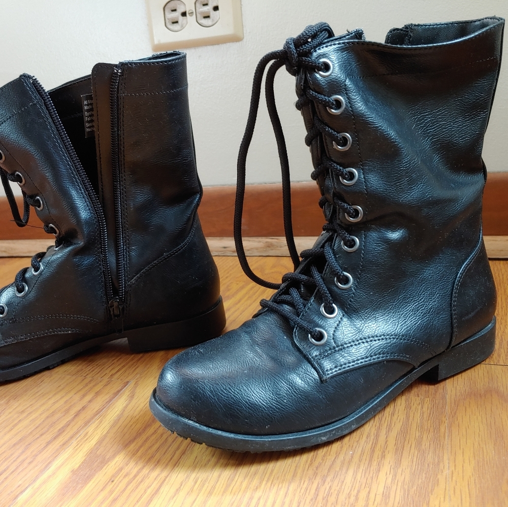 SafeTstep slip resistant combat boots 5.5